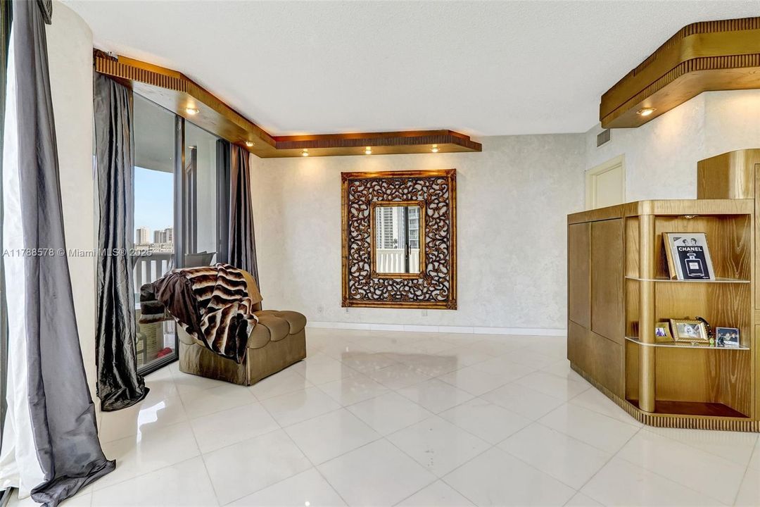 Vendido Recientemente: $795,000 (2 camas, 3 baños, 2154 Pies cuadrados)