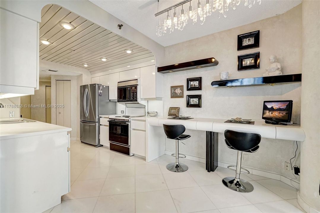 Vendido Recientemente: $795,000 (2 camas, 3 baños, 2154 Pies cuadrados)