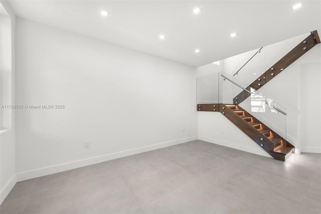 Recently Rented: $13,500 (5 beds, 5 baths, 2714 Square Feet)