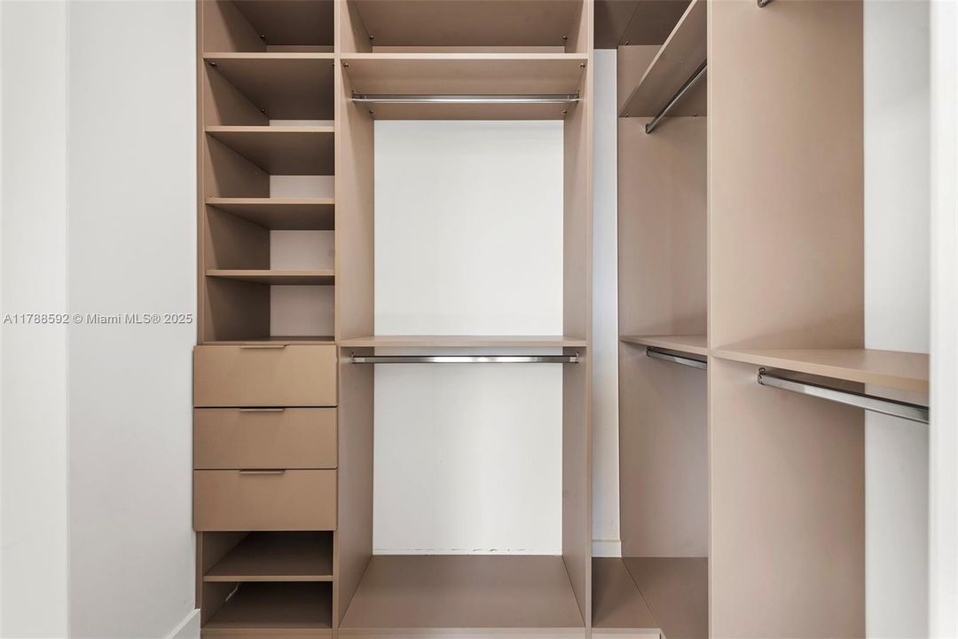 Recently Rented: $13,500 (5 beds, 5 baths, 2714 Square Feet)