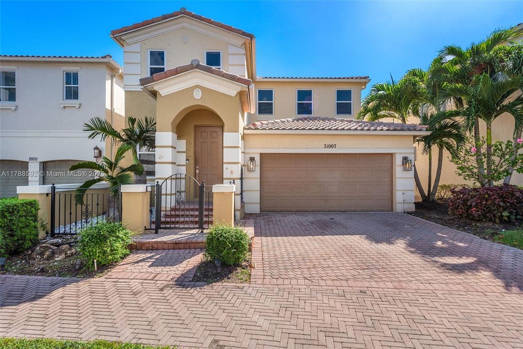 Recently Rented: $13,500 (5 beds, 5 baths, 2714 Square Feet)