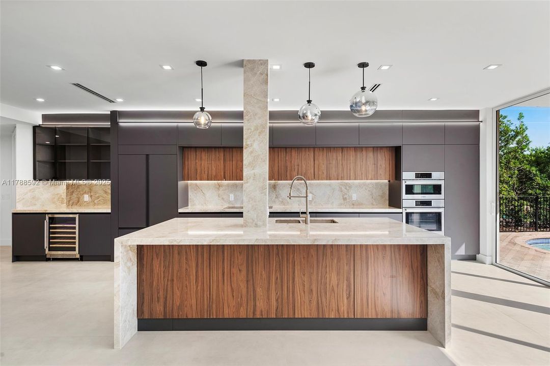 Recently Rented: $13,500 (5 beds, 5 baths, 2714 Square Feet)