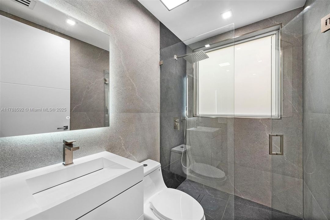 Recently Rented: $13,500 (5 beds, 5 baths, 2714 Square Feet)