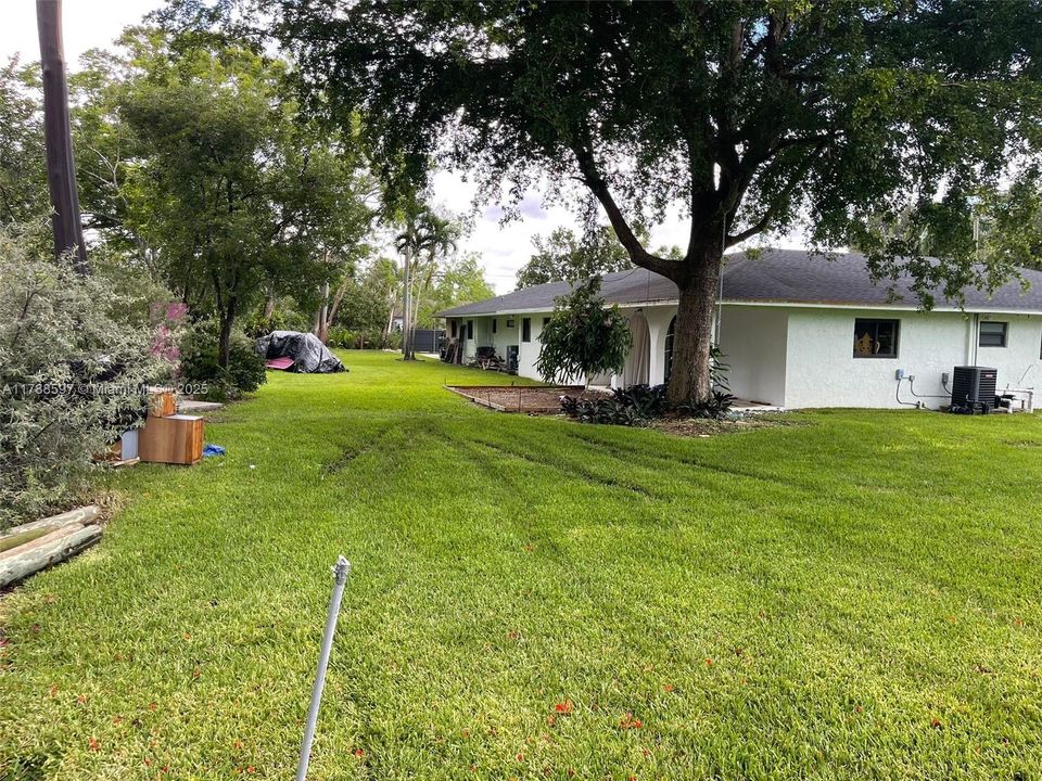 For Sale: $975,000 (6 beds, 4 baths, 2663 Square Feet)