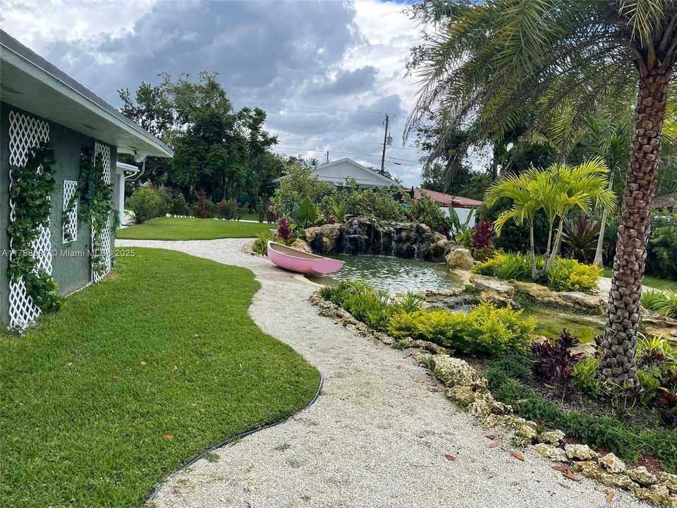 For Sale: $975,000 (6 beds, 4 baths, 2663 Square Feet)