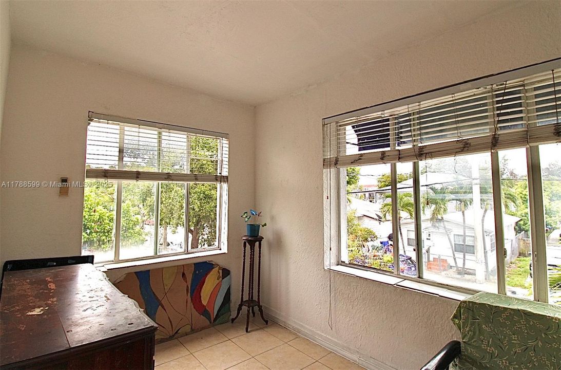 Recently Sold: $120,000 (2 beds, 1 baths, 615 Square Feet)