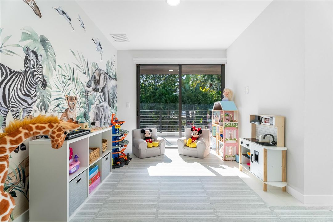 Recently Rented: $35,000 (6 beds, 6 baths, 4866 Square Feet)