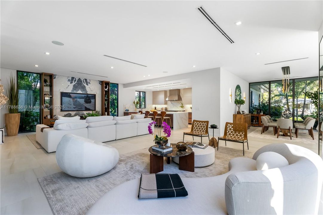 Recently Rented: $35,000 (6 beds, 6 baths, 4866 Square Feet)