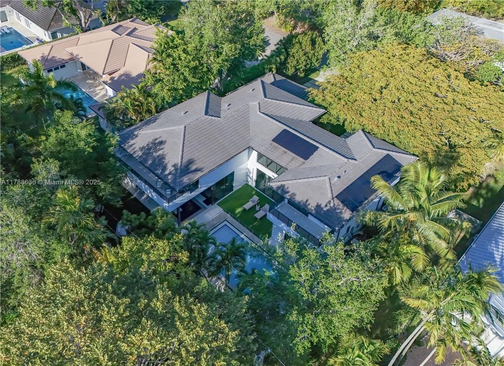 Recently Rented: $35,000 (6 beds, 6 baths, 4866 Square Feet)