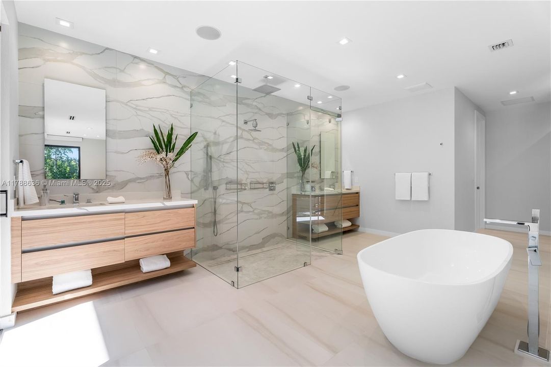 Recently Rented: $35,000 (6 beds, 6 baths, 4866 Square Feet)