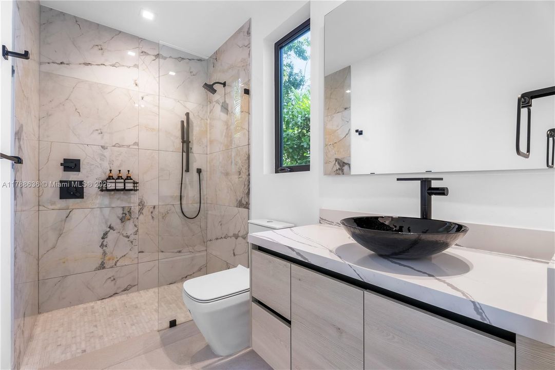 Recently Rented: $35,000 (6 beds, 6 baths, 4866 Square Feet)