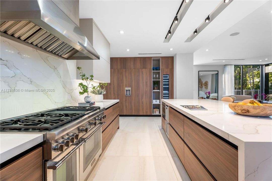 Recently Rented: $35,000 (6 beds, 6 baths, 4866 Square Feet)