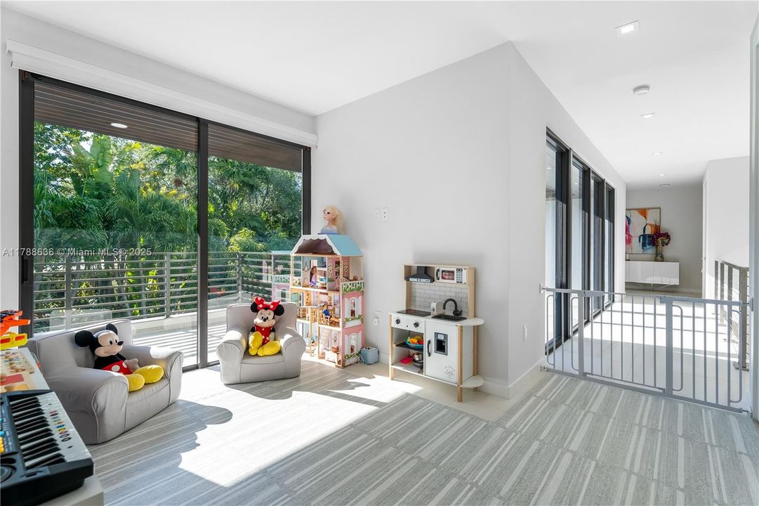 Recently Rented: $35,000 (6 beds, 6 baths, 4866 Square Feet)