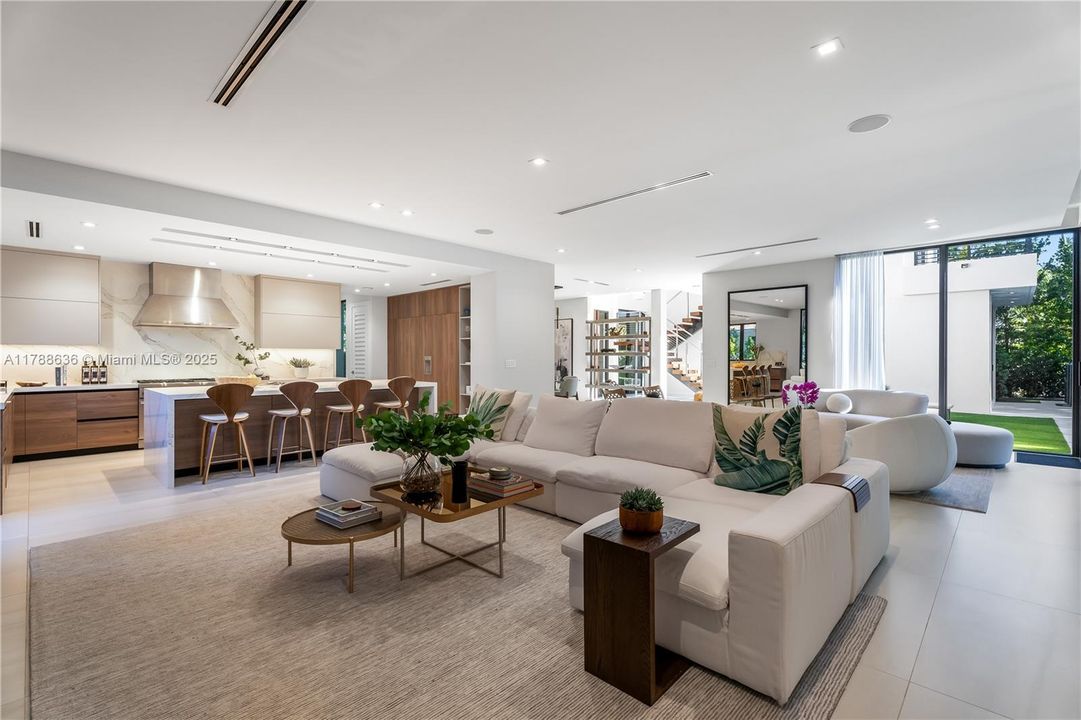 Recently Rented: $35,000 (6 beds, 6 baths, 4866 Square Feet)