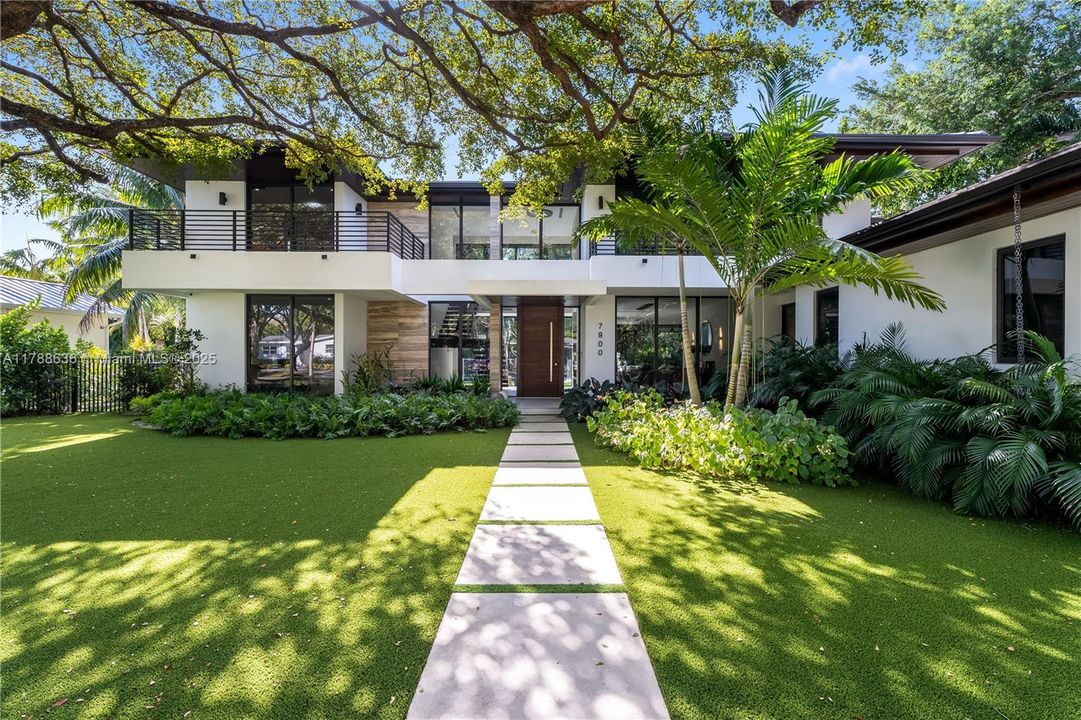 Recently Rented: $35,000 (6 beds, 6 baths, 4866 Square Feet)