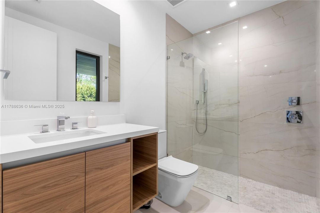 Recently Rented: $35,000 (6 beds, 6 baths, 4866 Square Feet)