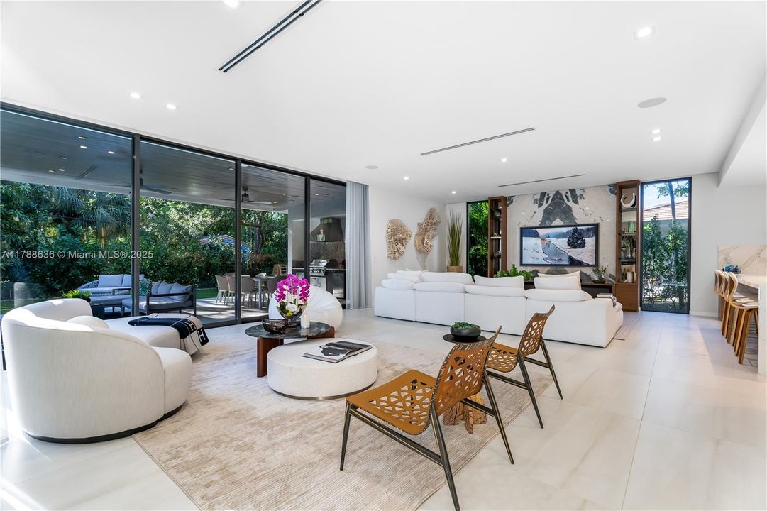 Recently Rented: $35,000 (6 beds, 6 baths, 4866 Square Feet)