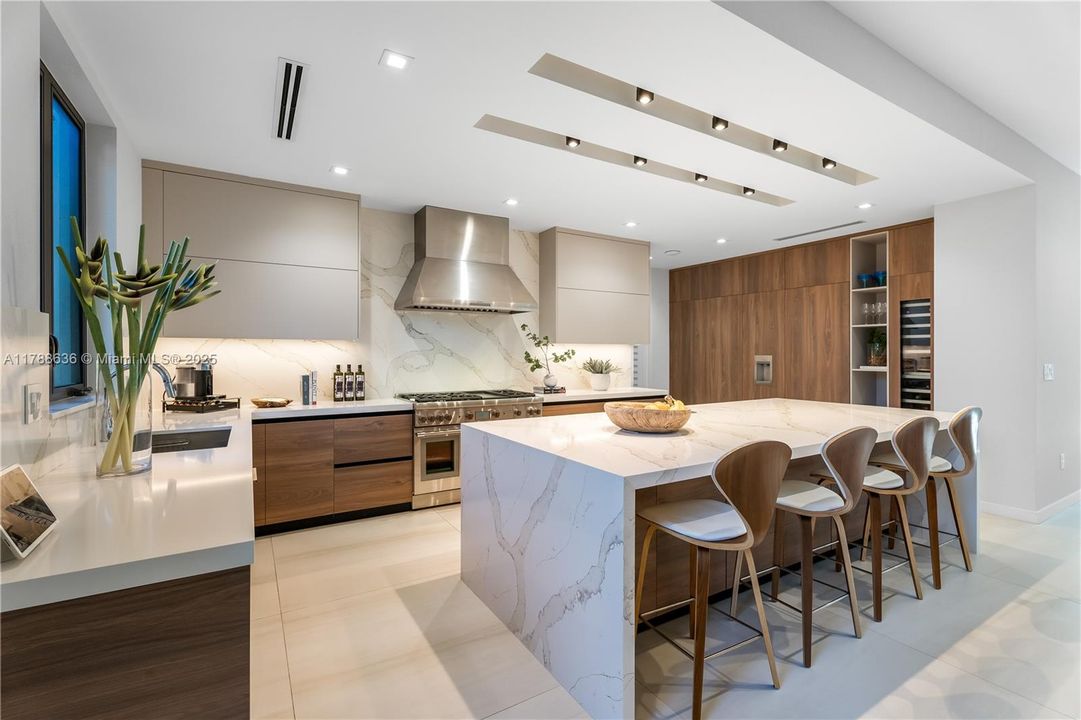 Recently Rented: $35,000 (6 beds, 6 baths, 4866 Square Feet)