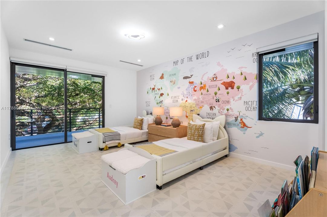 Recently Rented: $35,000 (6 beds, 6 baths, 4866 Square Feet)