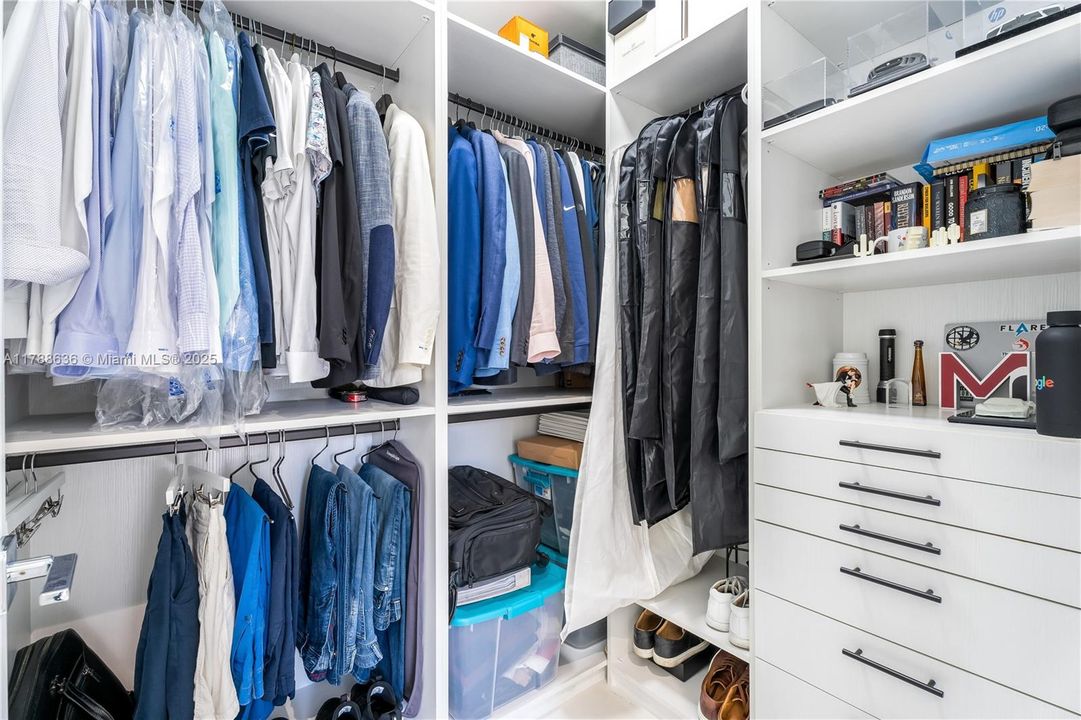 Recently Rented: $35,000 (6 beds, 6 baths, 4866 Square Feet)