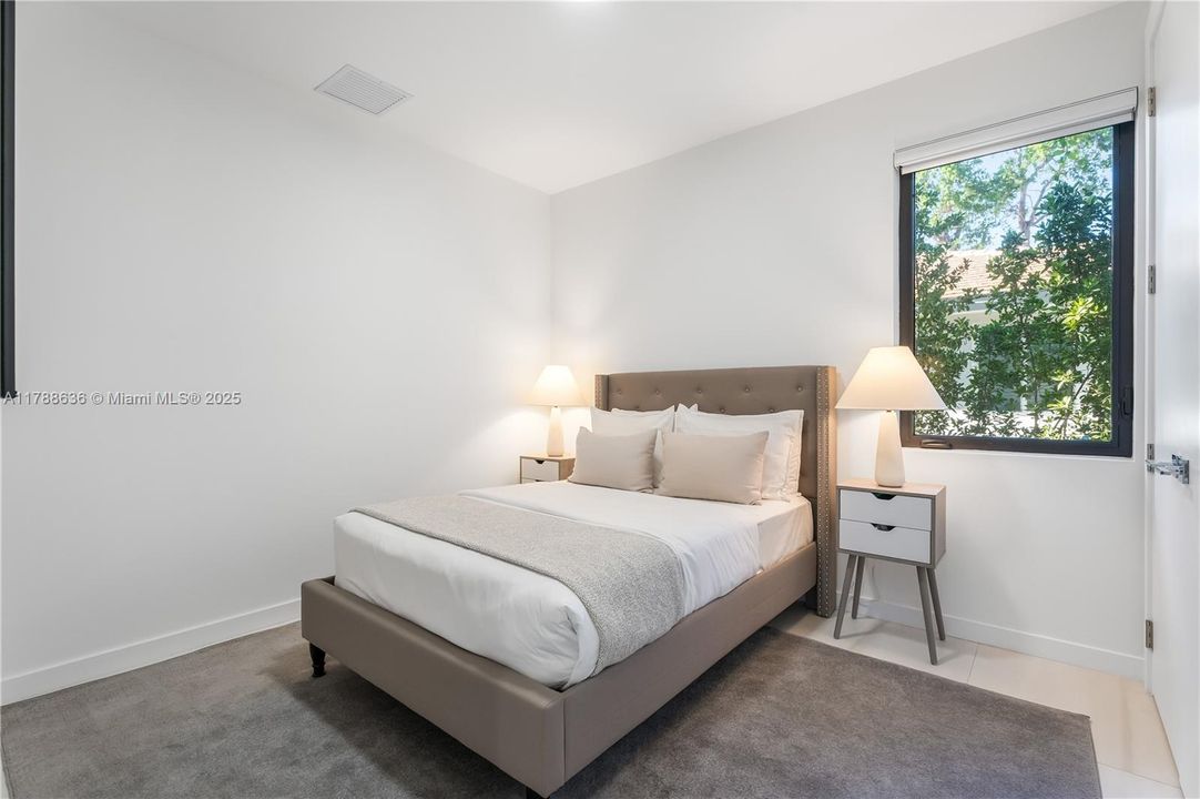 Recently Rented: $35,000 (6 beds, 6 baths, 4866 Square Feet)