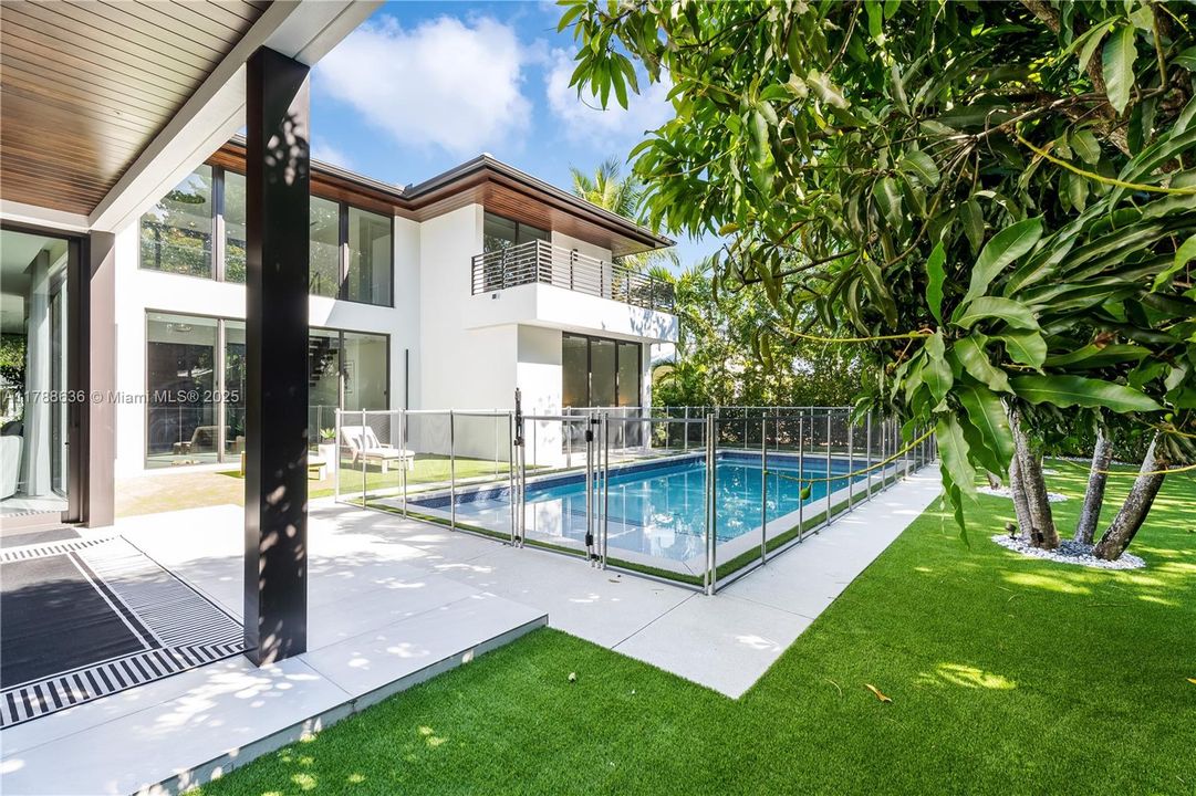 Recently Rented: $35,000 (6 beds, 6 baths, 4866 Square Feet)