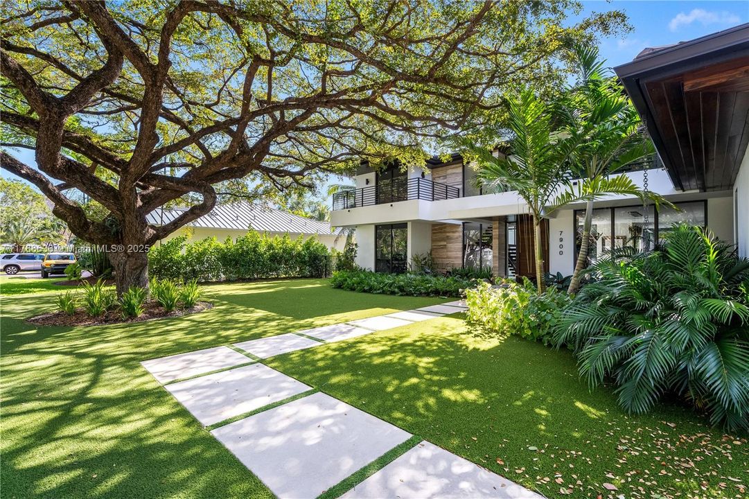 Recently Rented: $35,000 (6 beds, 6 baths, 4866 Square Feet)