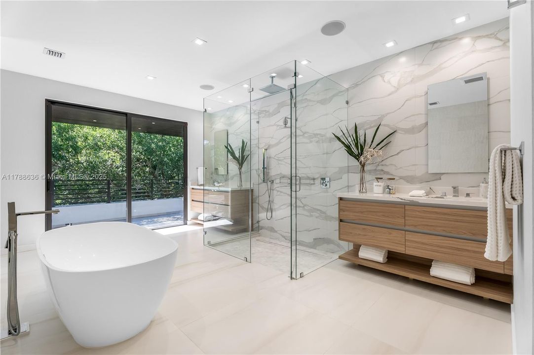 Recently Rented: $35,000 (6 beds, 6 baths, 4866 Square Feet)