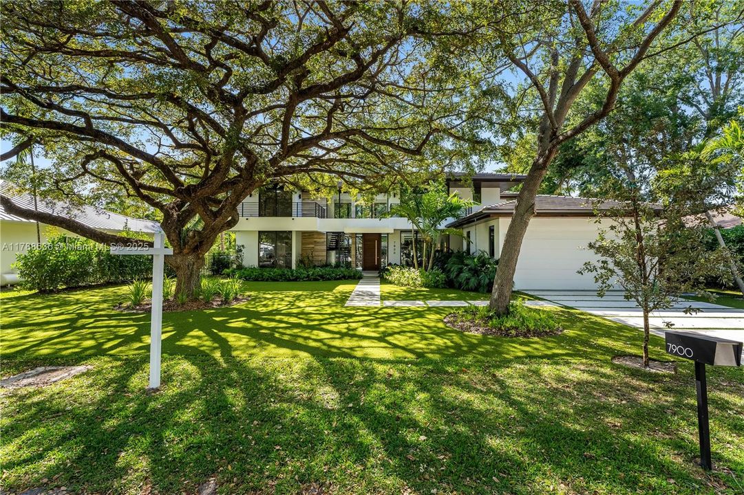 Recently Rented: $35,000 (6 beds, 6 baths, 4866 Square Feet)