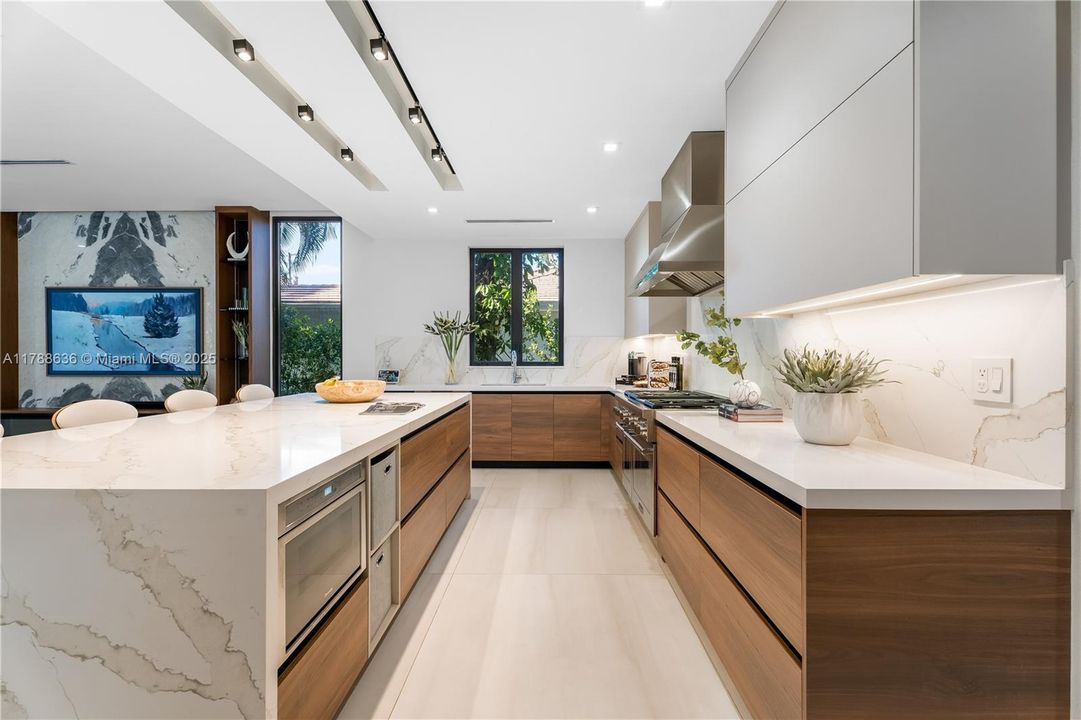 Recently Rented: $35,000 (6 beds, 6 baths, 4866 Square Feet)