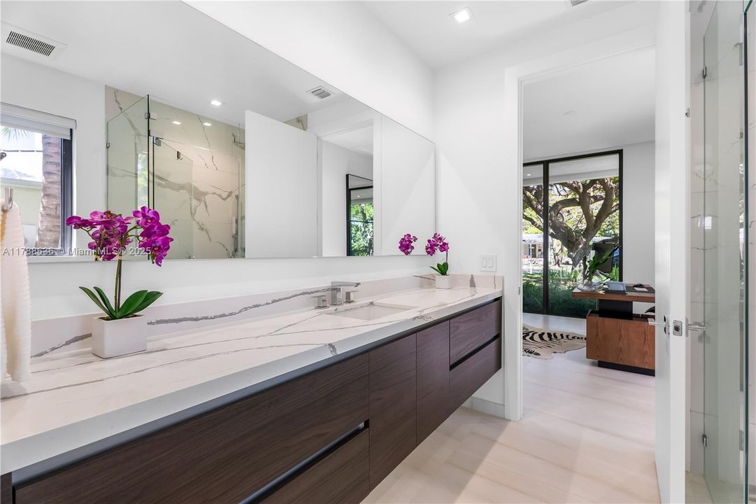 Recently Rented: $35,000 (6 beds, 6 baths, 4866 Square Feet)