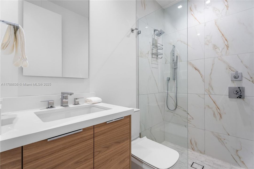 Recently Rented: $35,000 (6 beds, 6 baths, 4866 Square Feet)