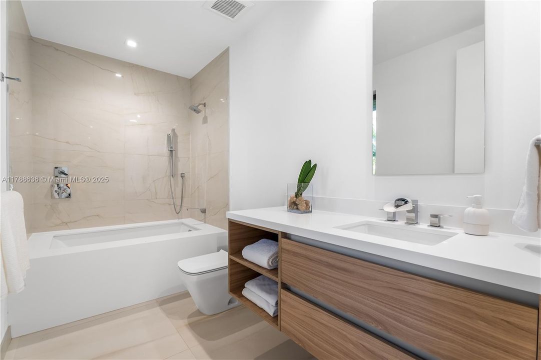 Recently Rented: $35,000 (6 beds, 6 baths, 4866 Square Feet)