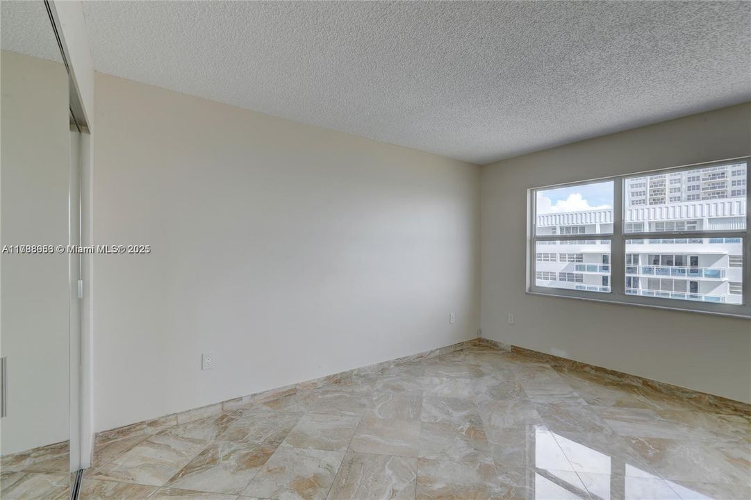 Recently Rented: $5,950 (3 beds, 2 baths, 2112 Square Feet)