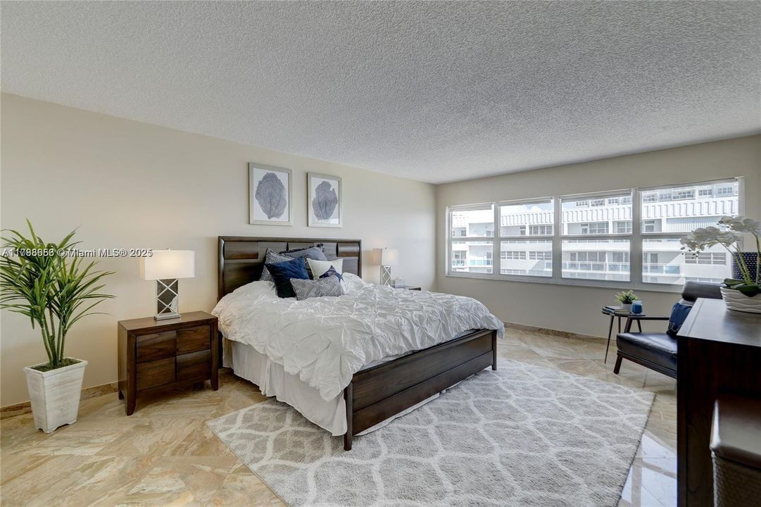 Recently Rented: $5,950 (3 beds, 2 baths, 2112 Square Feet)