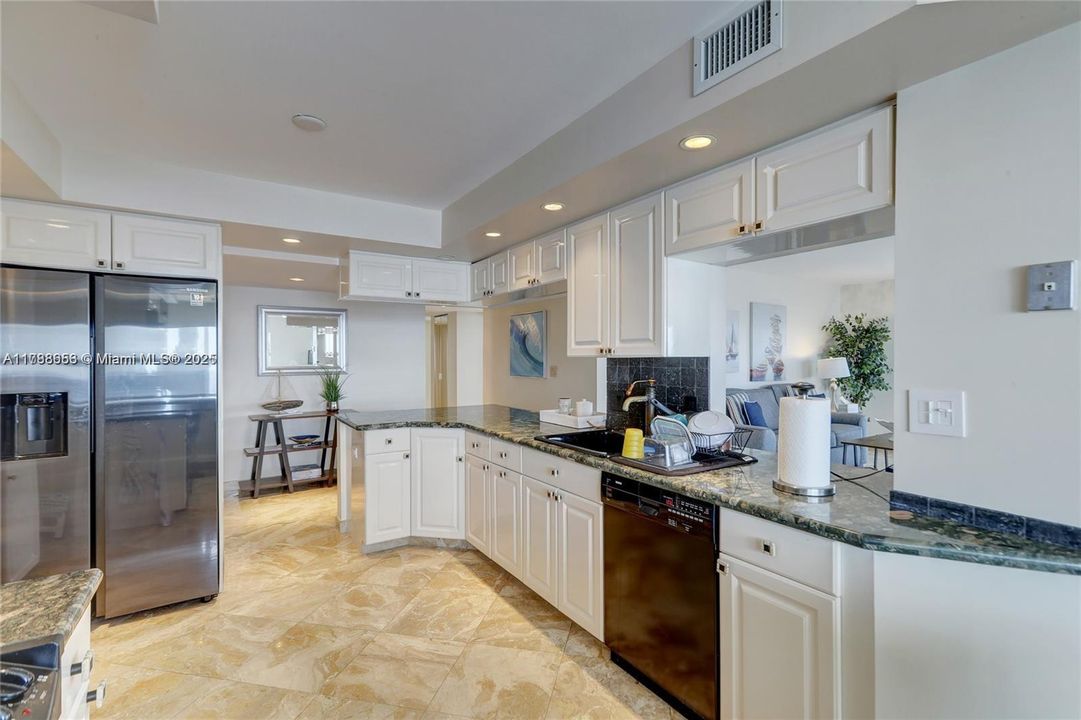 Recently Rented: $5,950 (3 beds, 2 baths, 2112 Square Feet)