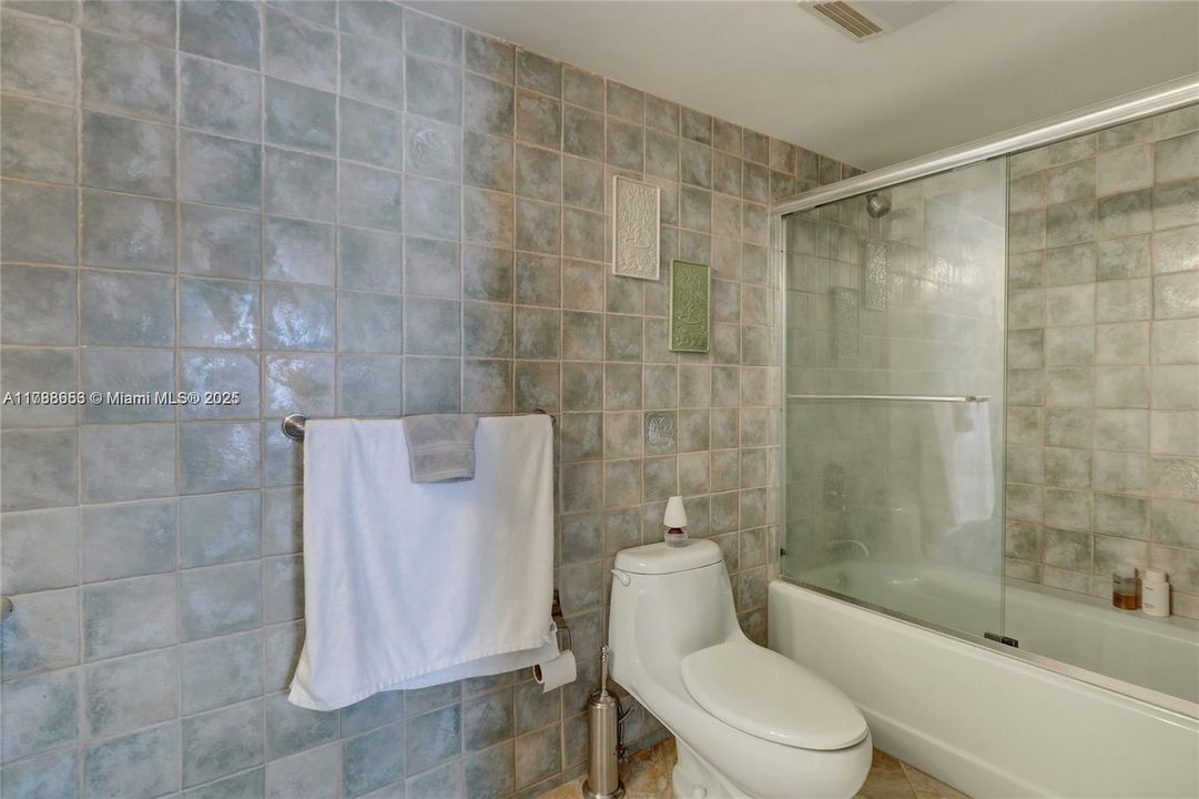 Recently Rented: $5,950 (3 beds, 2 baths, 2112 Square Feet)