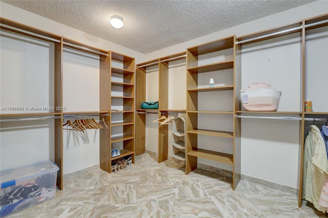 Recently Rented: $5,950 (3 beds, 2 baths, 2112 Square Feet)