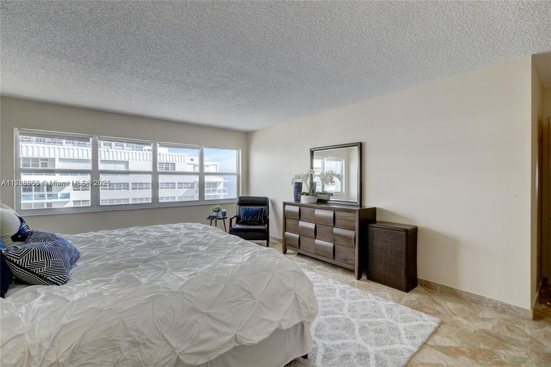 Recently Rented: $5,950 (3 beds, 2 baths, 2112 Square Feet)