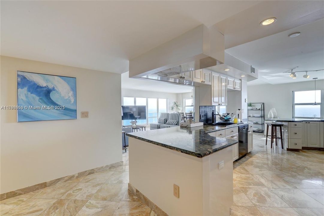 Recently Rented: $5,950 (3 beds, 2 baths, 2112 Square Feet)