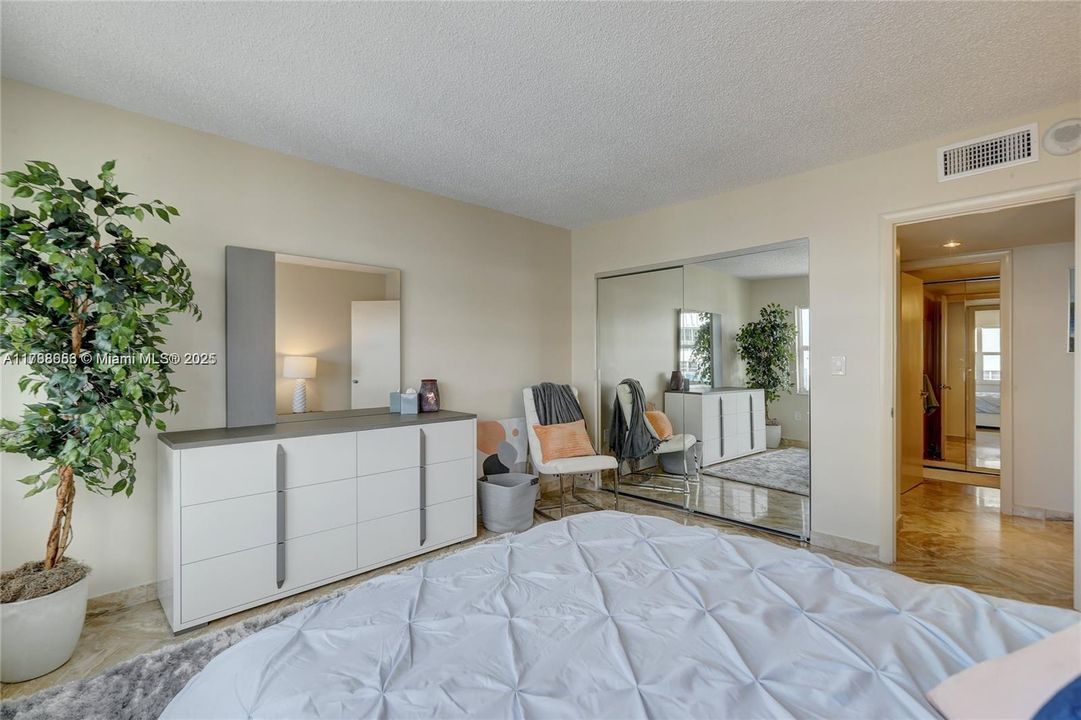 Recently Rented: $5,950 (3 beds, 2 baths, 2112 Square Feet)