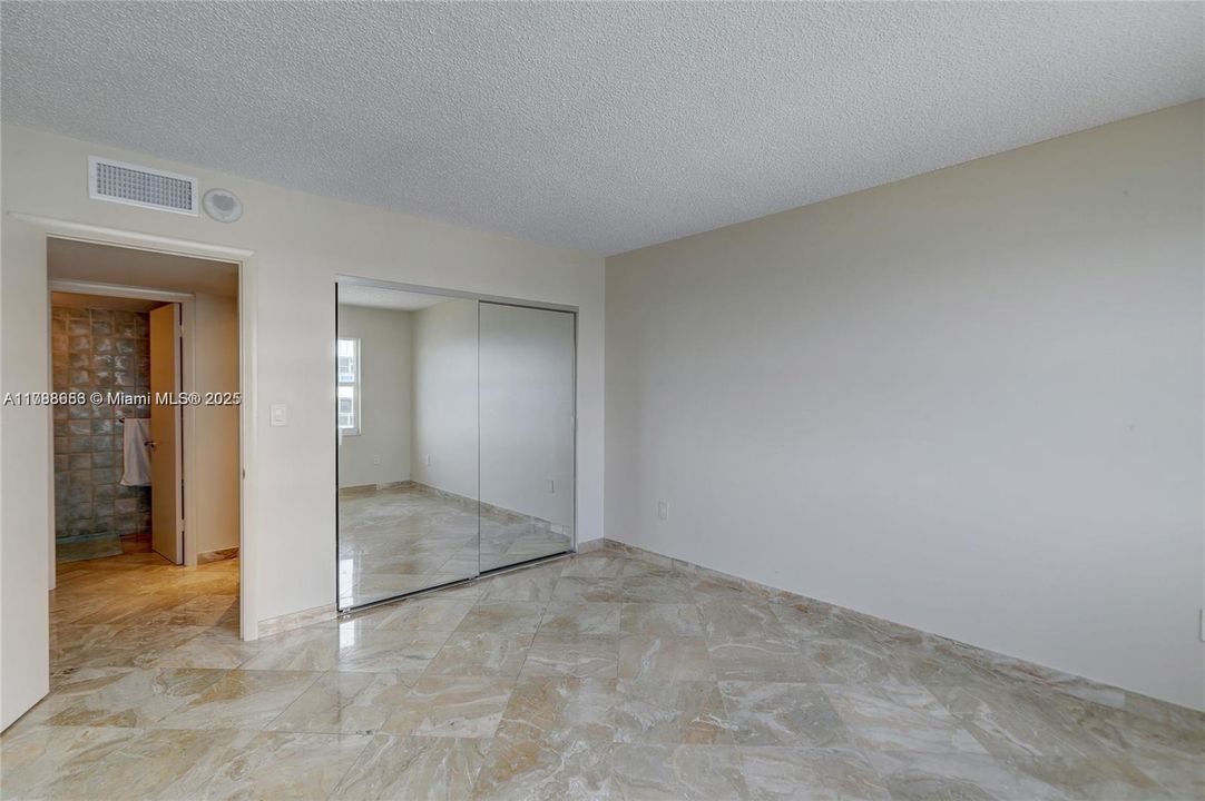 Recently Rented: $5,950 (3 beds, 2 baths, 2112 Square Feet)