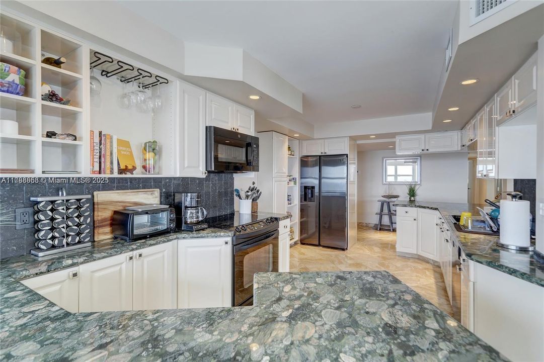 Recently Rented: $5,950 (3 beds, 2 baths, 2112 Square Feet)