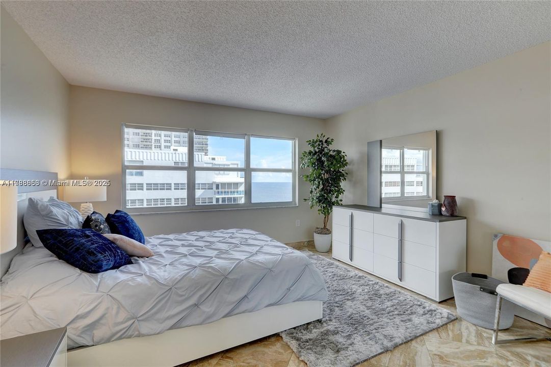 Recently Rented: $5,950 (3 beds, 2 baths, 2112 Square Feet)