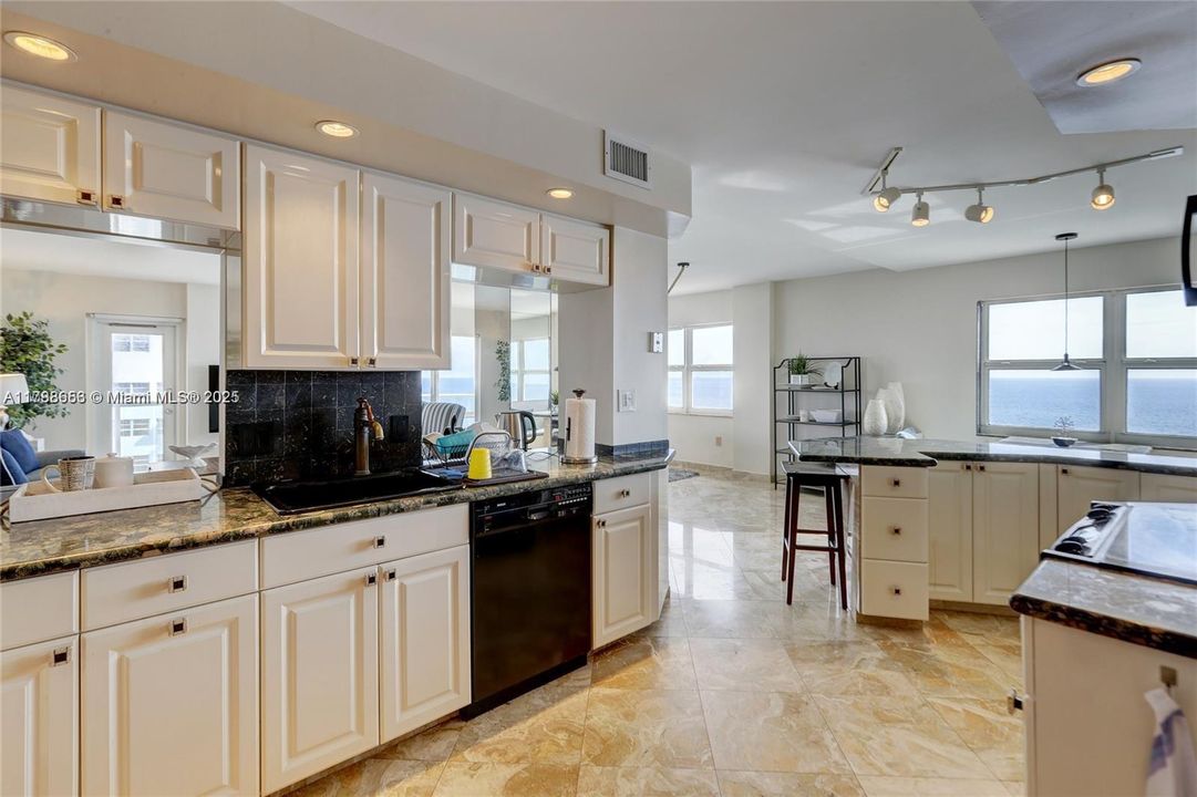 Recently Rented: $5,950 (3 beds, 2 baths, 2112 Square Feet)