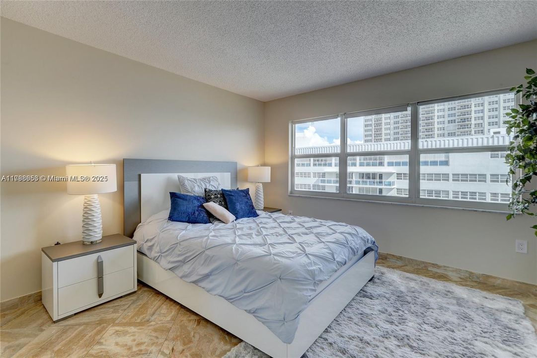 Recently Rented: $5,950 (3 beds, 2 baths, 2112 Square Feet)