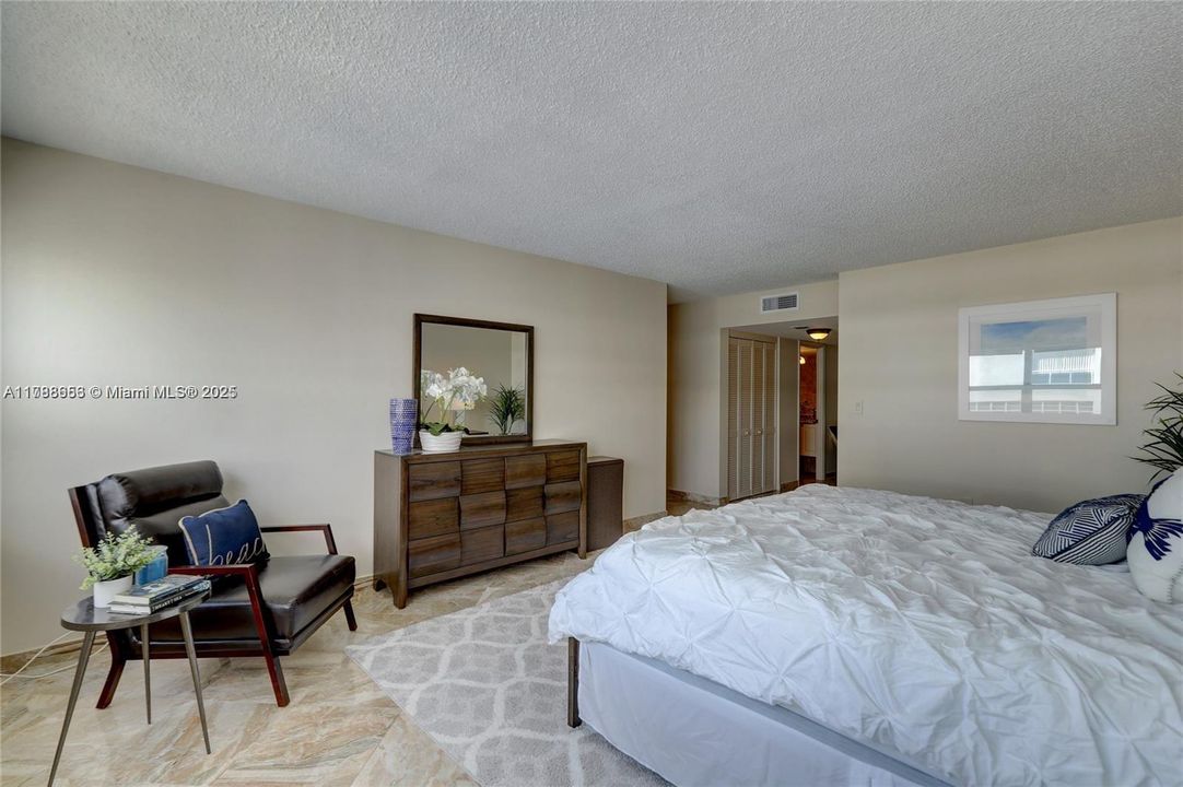 Recently Rented: $5,950 (3 beds, 2 baths, 2112 Square Feet)