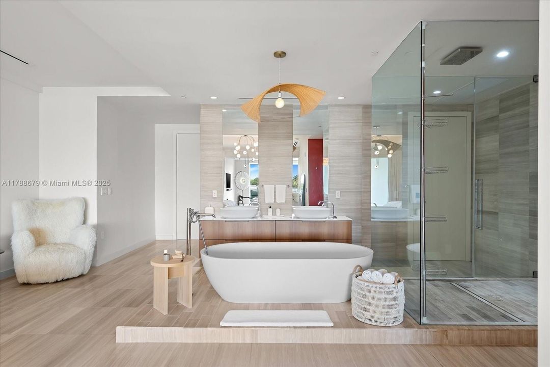 For Sale: $2,450,000 (1 beds, 1 baths, 1969 Square Feet)