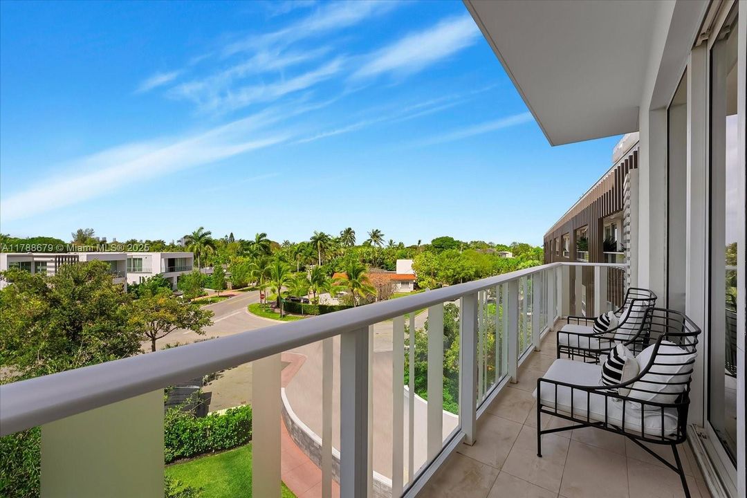 For Sale: $2,450,000 (1 beds, 1 baths, 1969 Square Feet)