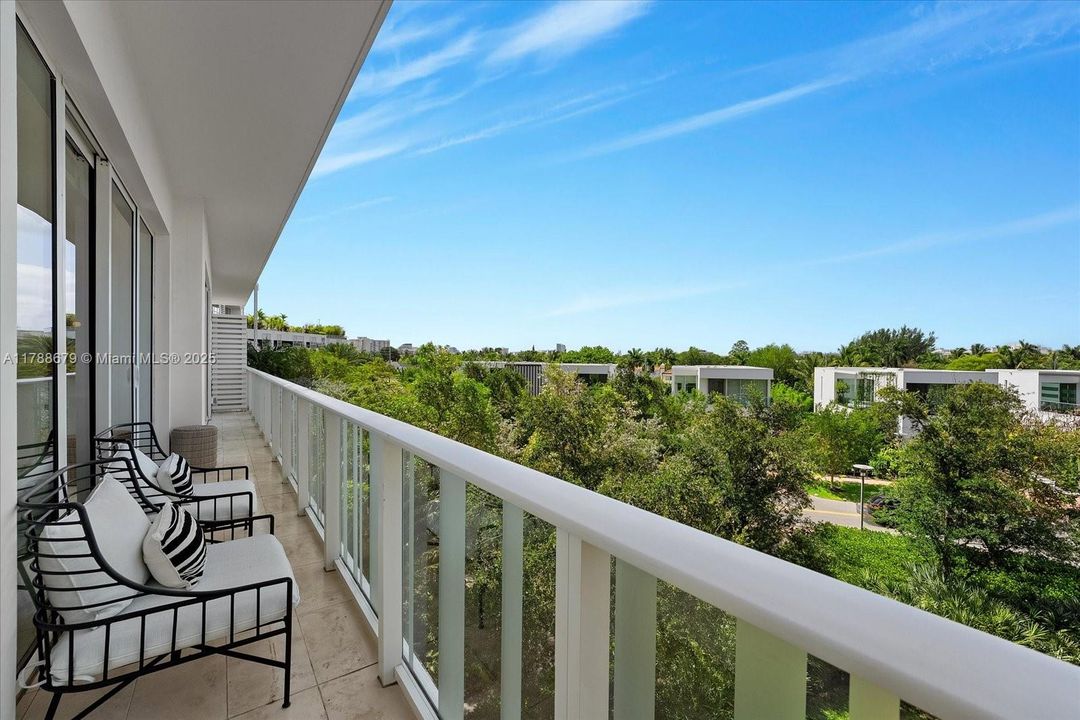 For Sale: $2,450,000 (1 beds, 1 baths, 1969 Square Feet)